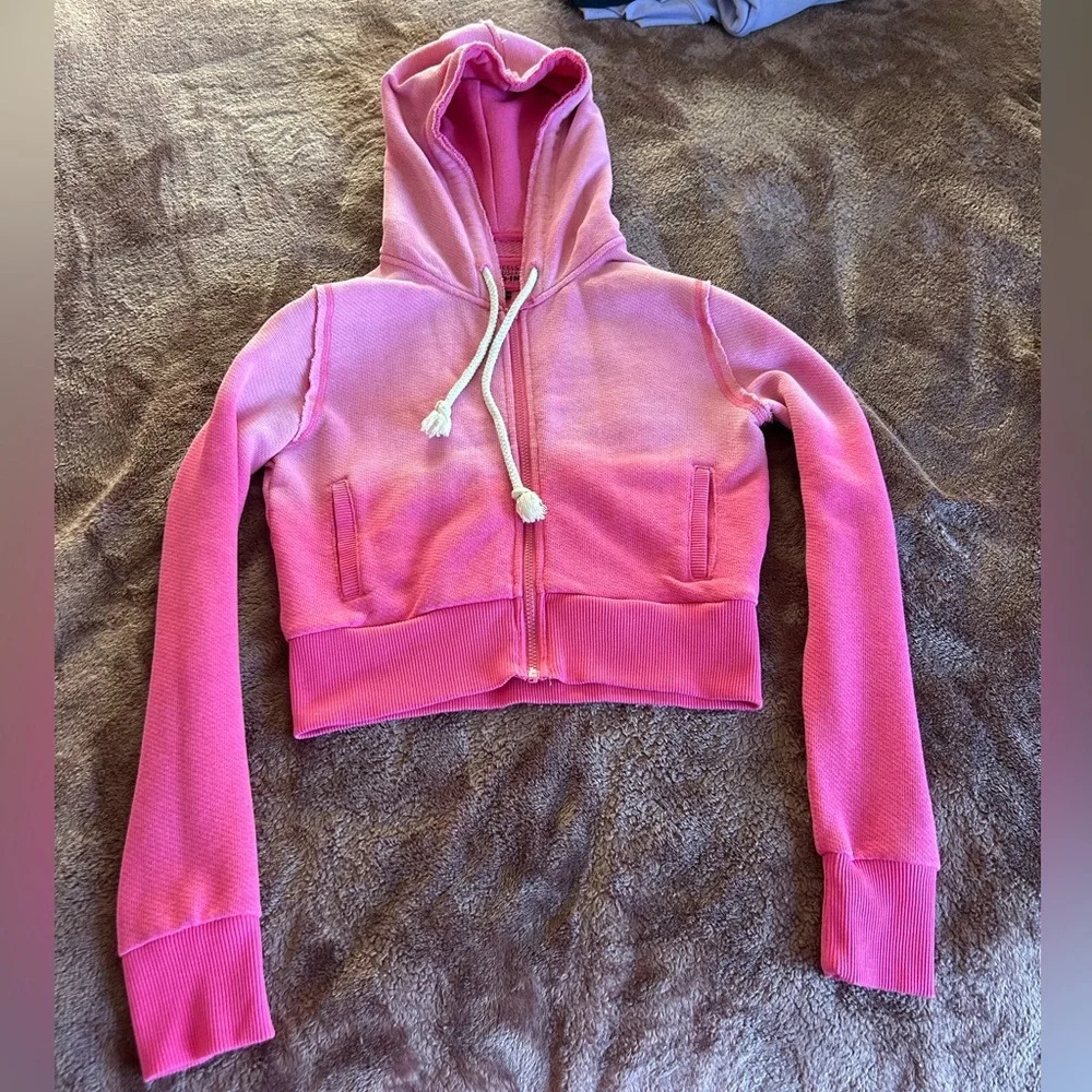 American Eagle Outfitters Pink Ombre Cropped Zip Hoodie